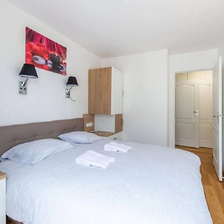 Milly Apartment Next To Disneyland Bmyguest เชสซี ภายนอก รูปภาพ