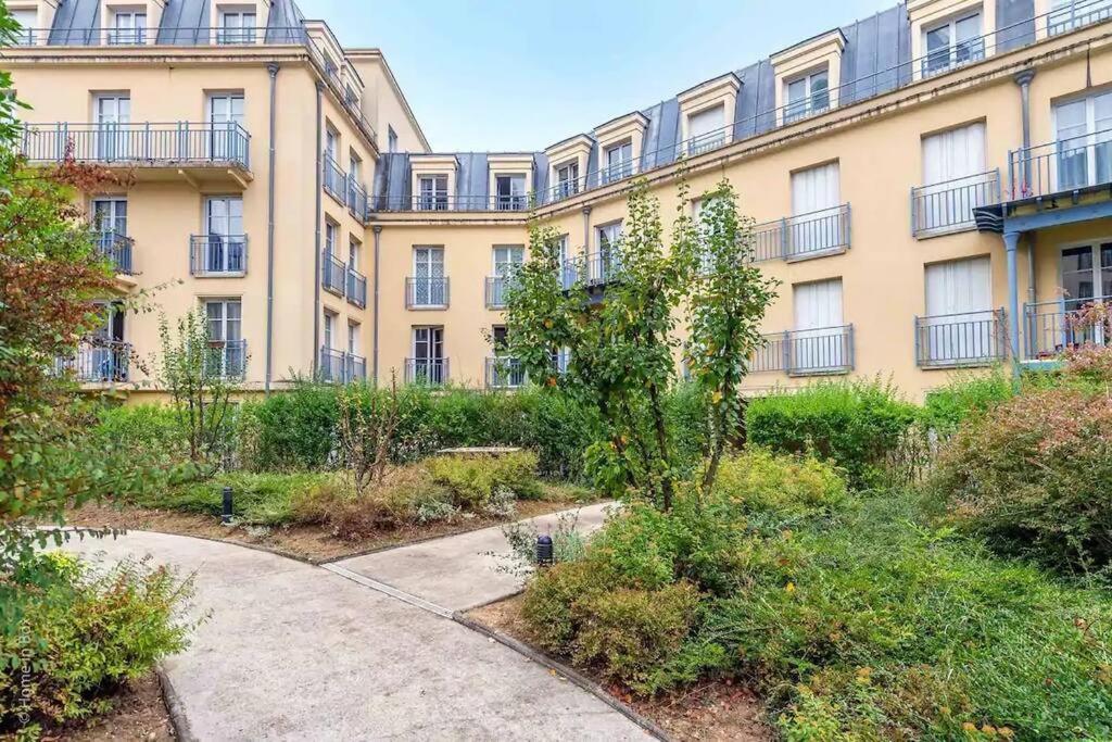 Milly Apartment Next To Disneyland Bmyguest เชสซี ภายนอก รูปภาพ
